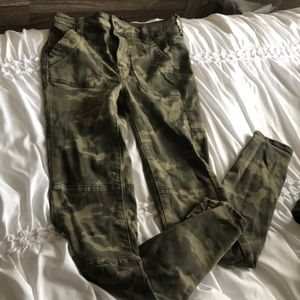 American eagle camo jeans